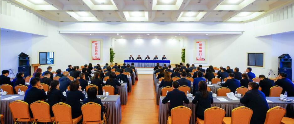 尊龙凯时集团召开干部大会：宣布总经理调整