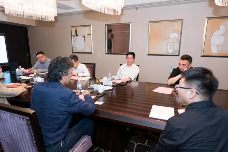 集团党委副书记、副董事长、总经理杨川会见维尼奥拉艺术研究中心创始人皮耶罗·洛卡瑟卡教授一行