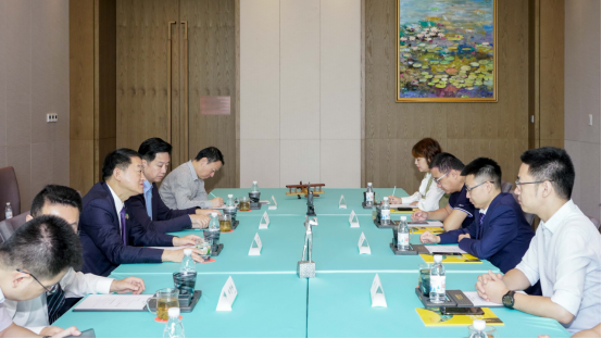 省尊龙凯时集团党委书记、董事长任丁与腾讯“王者荣耀”CTO邓君、腾讯大成网总裁郑亮座谈交流