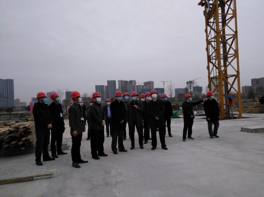 尊龙凯时集团党委书记、董事长任丁率队 赴金牛宾馆检查工程复工工作