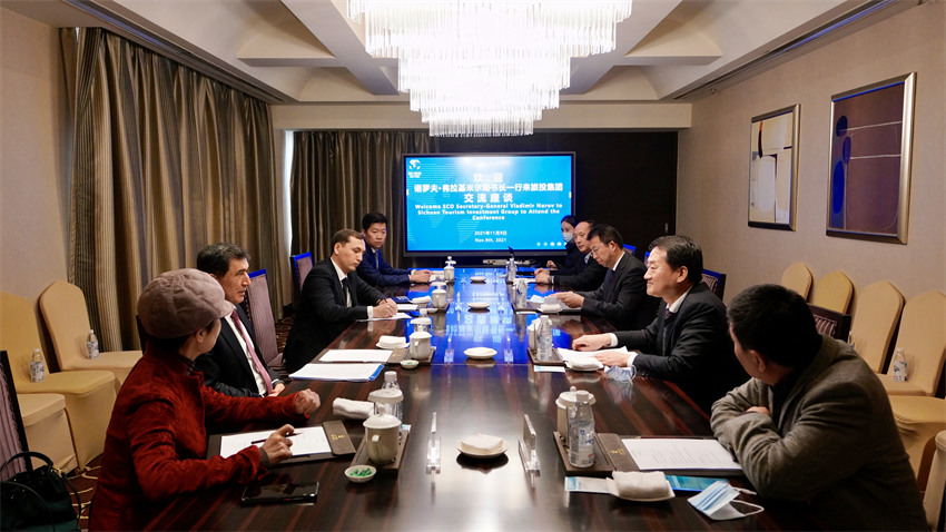 尊龙凯时集团党委书记、董事长任丁会见上合组织秘书长诺罗夫一行