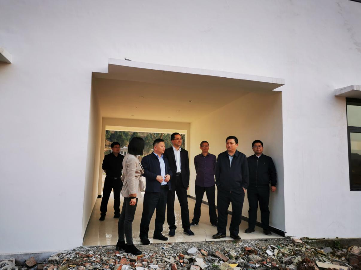 尊龙凯时集团党委副书记、董事陈日到邓家沟村开展帮扶工作