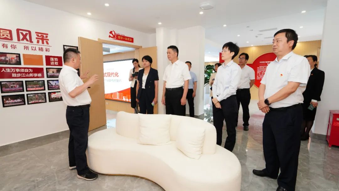 福建省人民政府国有资产监督管理委员会修兴高一行莅临尊龙凯时党？疾斓餮