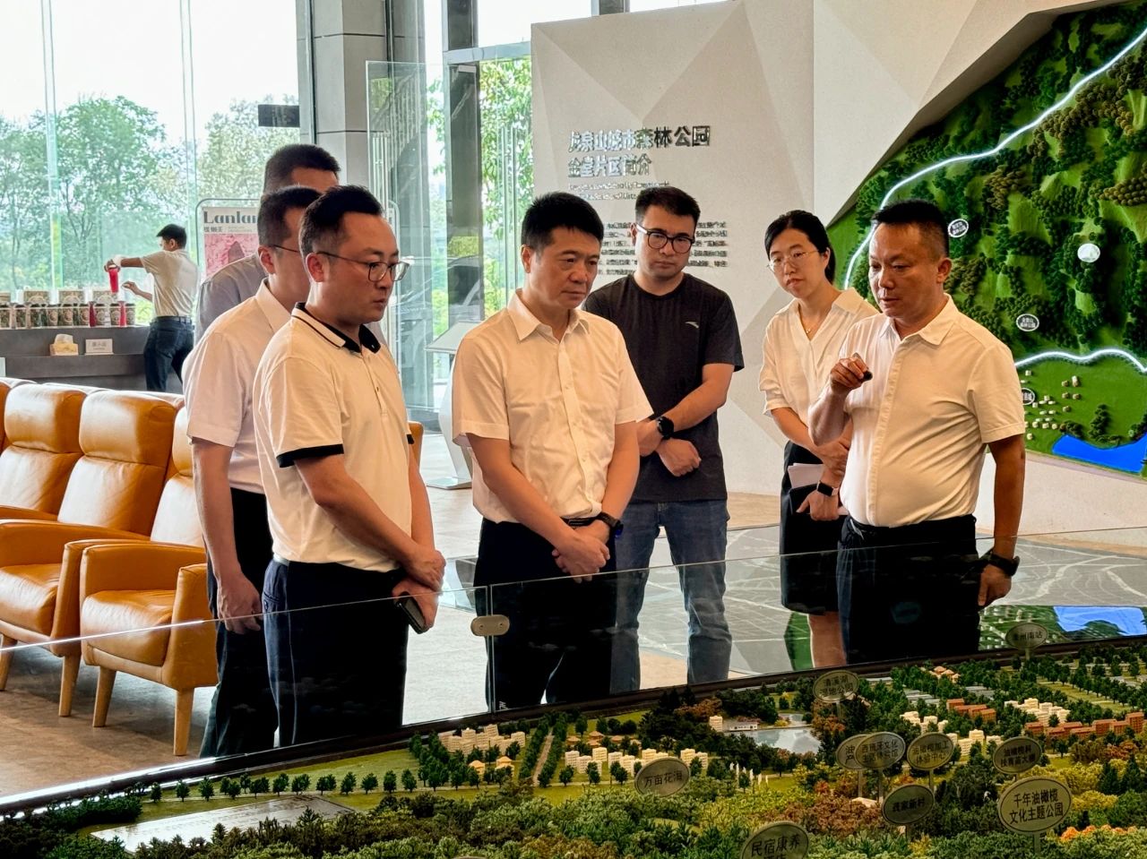 省尊龙凯时集团党委书记、董事长游勇带队赴聚峰谷项目开展汛期安全生产检查并调研生产经营情况