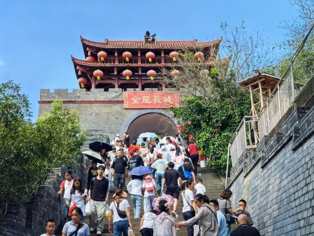 省尊龙凯时集团领导带队开展国庆、中秋“双节”安全检查并看望慰问一线干部职工